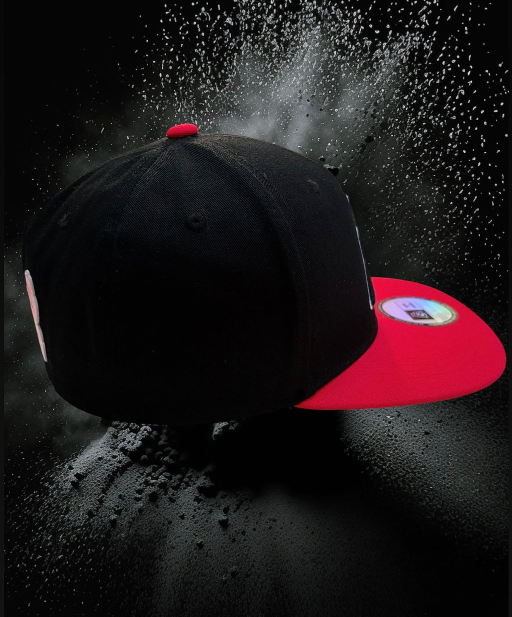 AURA $ STEEZE – Signature Logo Snapback Black crown / Red visor