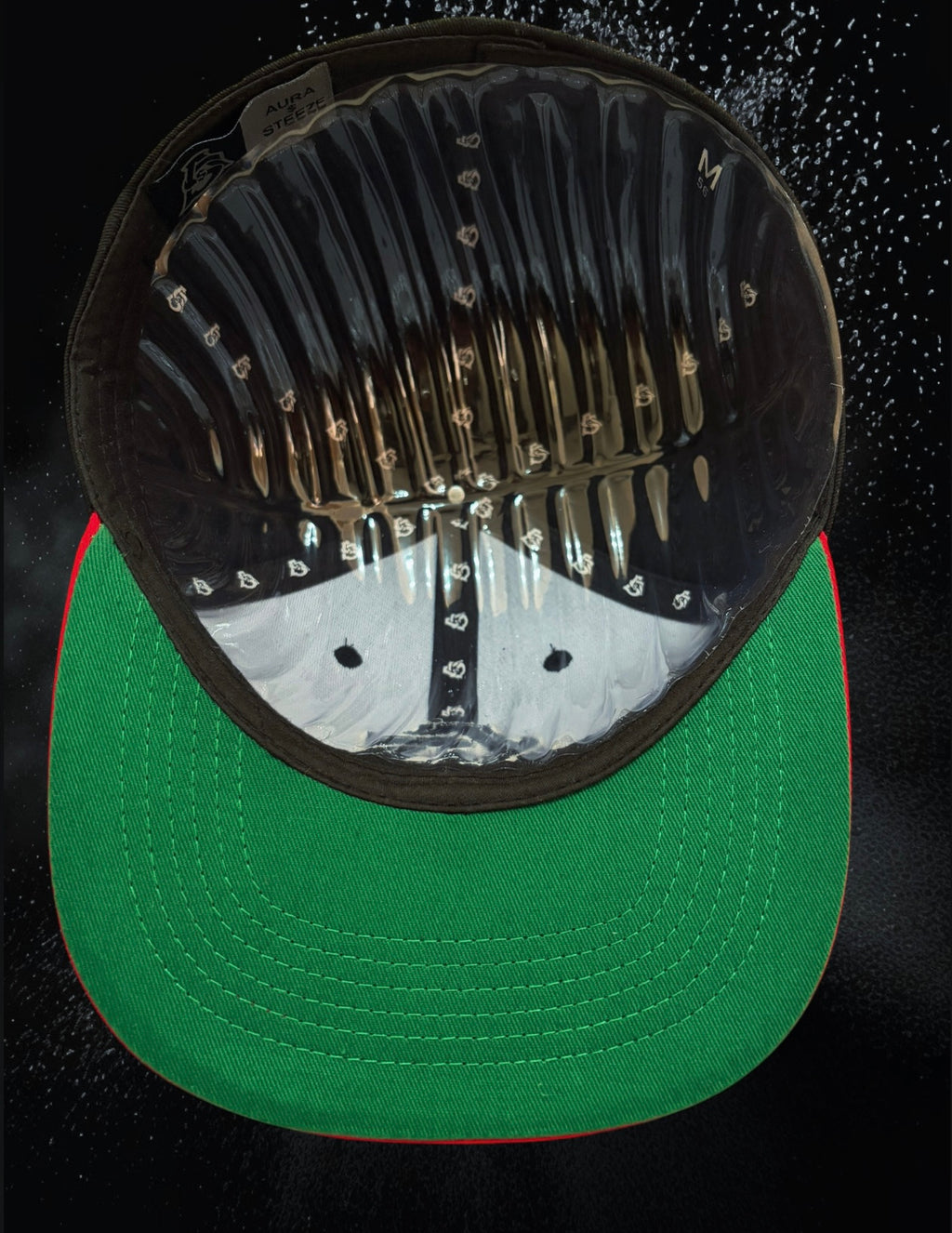 AURA $ STEEZE – Signature Logo Snapback Black crown / Red visor